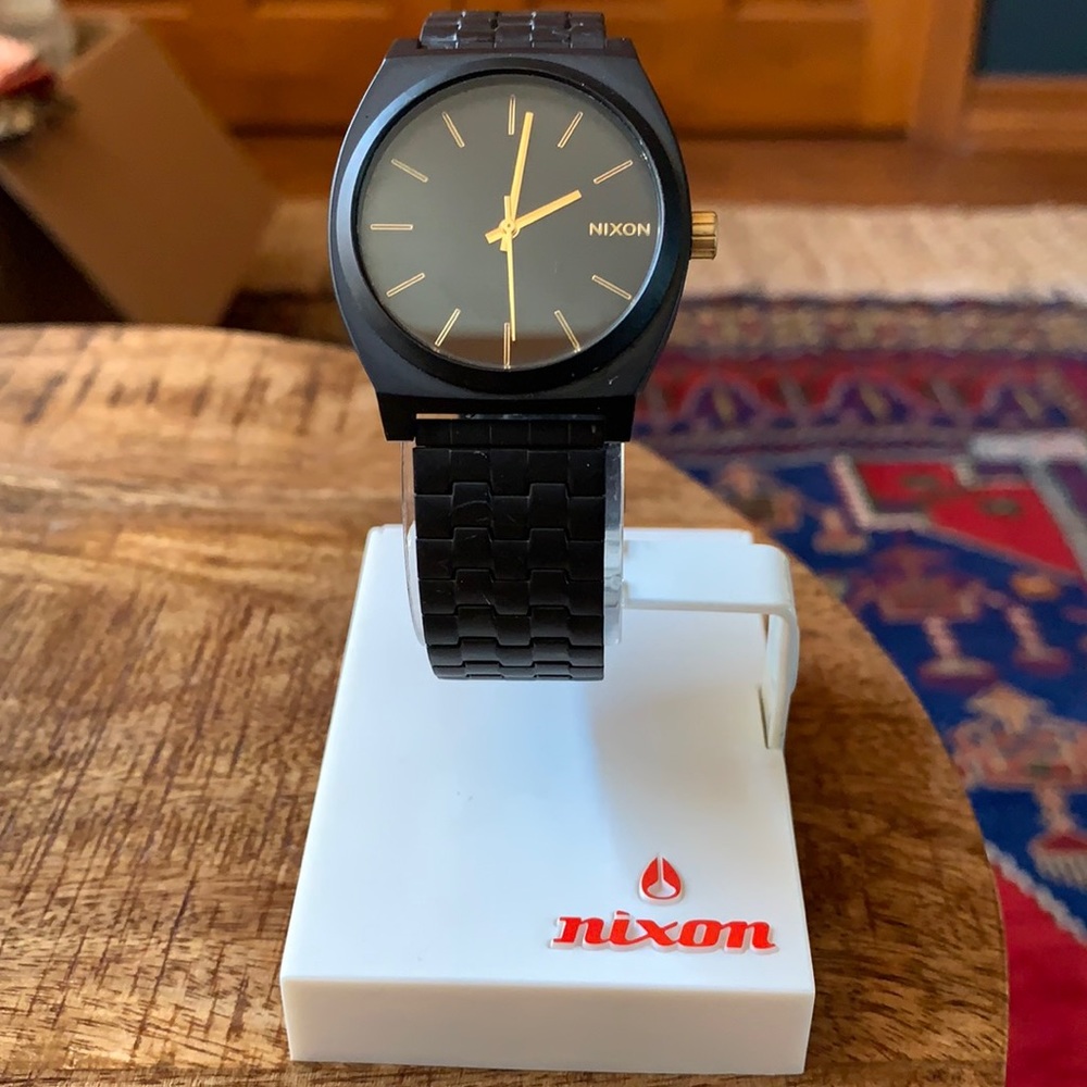 Nixon The Time Teller